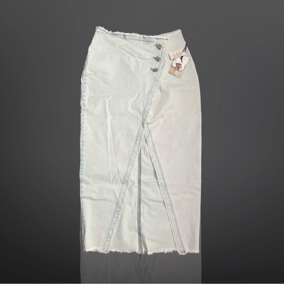Sincerly Jules Dresses & Skirts - Sincerely Jules Light Blue Denim Maxi Skirt Size 5.